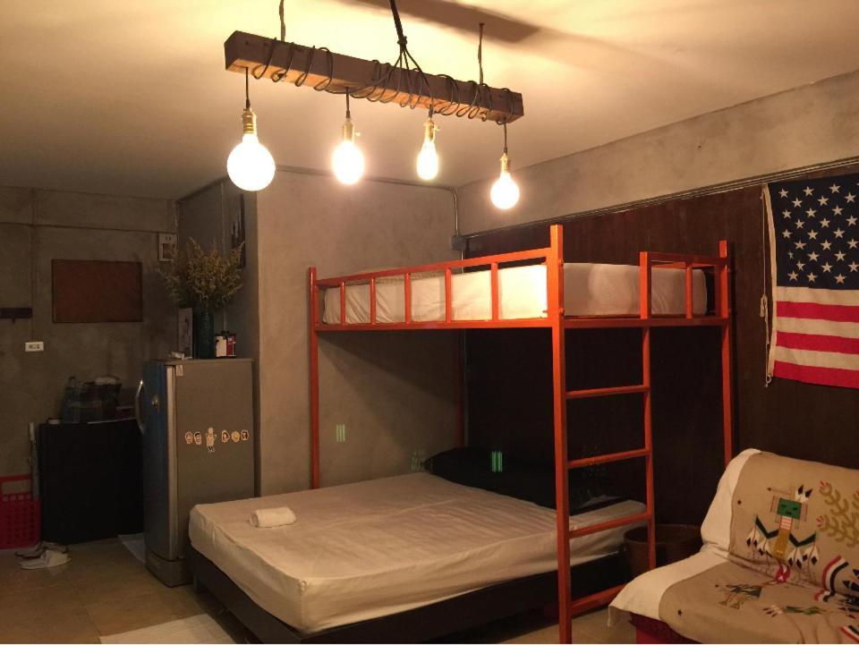 Renovated Loft Style Condo バンコク都 エクステリア 写真