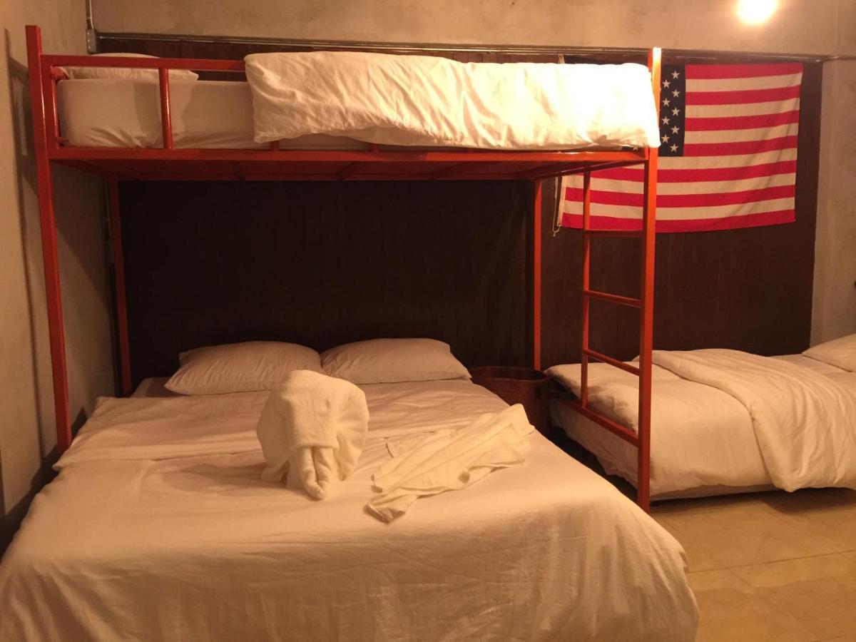 Renovated Loft Style Condo バンコク都 エクステリア 写真